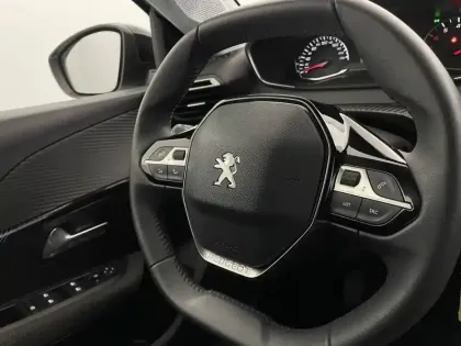 Photo 41 Peugeot 208  PureTech 100 S&S BVM6