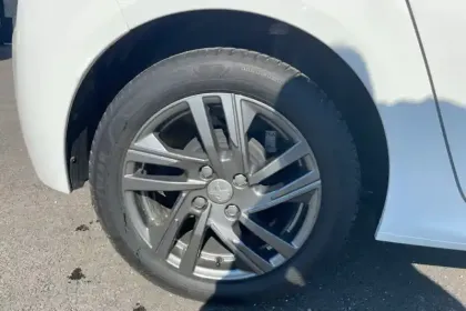 Photo 13 Peugeot 208  PureTech 100 S&S BVM6