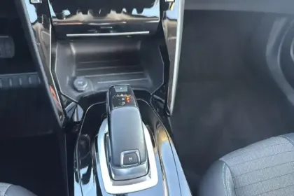 Photo 45 Peugeot 2008  PureTech 130 S&S EAT8