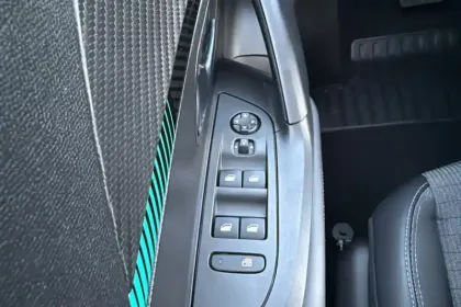 Photo 50 Peugeot 2008  PureTech 130 S&S EAT8