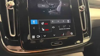 Photo 15 Volvo Xc40  B4 197 ch DCT7