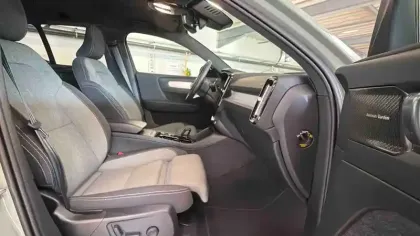 Photo 22 Volvo Xc40  B4 197 ch DCT7