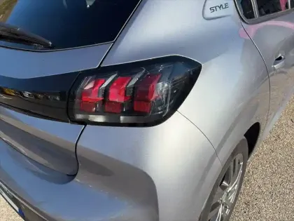 Photo 55 Peugeot 208  PureTech 75 S&S BVM5