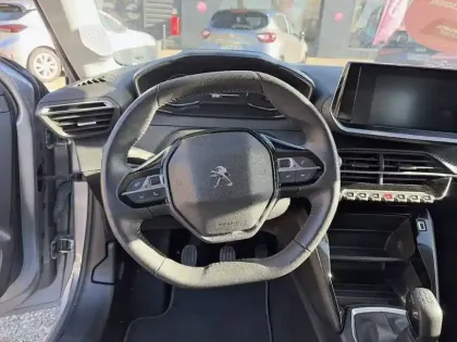 Photo 48 Peugeot 208  PureTech 75 S&S BVM5