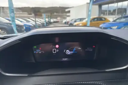 Photo 16 Peugeot 2008  Hybrid 136 e-DCS6