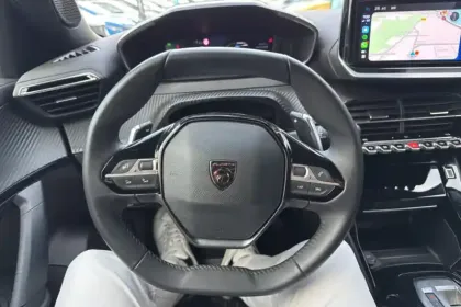 Photo 17 Peugeot 2008  Hybrid 136 e-DCS6