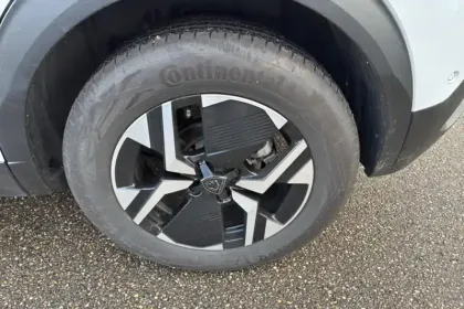 Photo 11 Peugeot 2008  Hybrid 136 e-DCS6