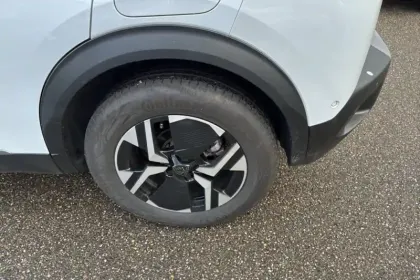 Photo 12 Peugeot 2008  Hybrid 136 e-DCS6