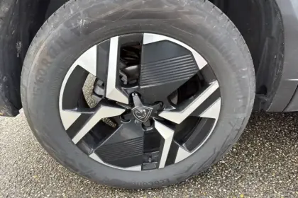 Photo 14 Peugeot 2008  Hybrid 136 e-DCS6