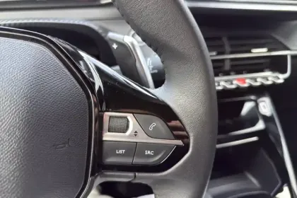 Photo 21 Peugeot 2008  Hybrid 136 e-DCS6