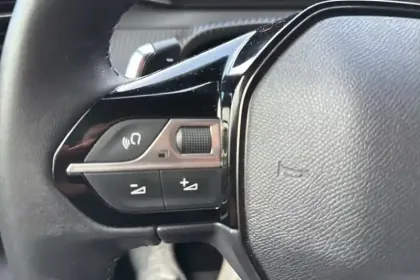 Photo 20 Peugeot 2008  Hybrid 136 e-DCS6