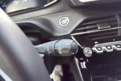 Photo 23 Peugeot 2008  Hybrid 136 e-DCS6