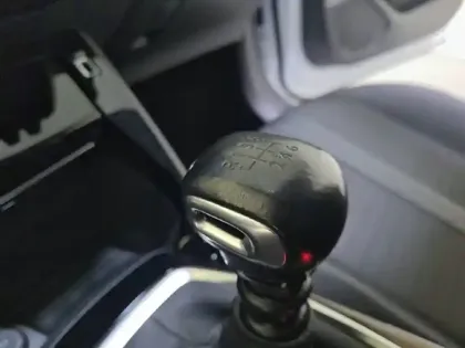 Photo 13 Peugeot 208  PureTech 100 S&S BVM6