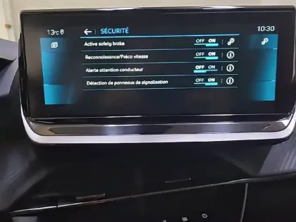 Photo 21 Peugeot 208  PureTech 100 S&S BVM6