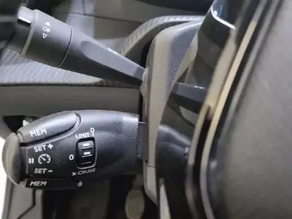 Photo 25 Peugeot 208  PureTech 100 S&S BVM6