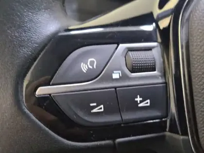 Photo 26 Peugeot 208  PureTech 100 S&S BVM6