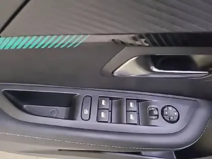 Photo 29 Peugeot 208  PureTech 100 S&S BVM6