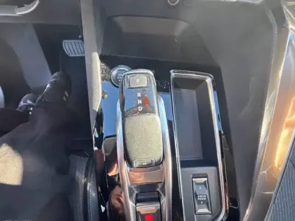 Photo 13 Peugeot 3008  Puretech 130ch S&S EAT8