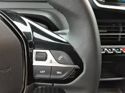 Photo 20 Peugeot 208  Electrique 50 kWh 136ch