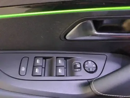 Photo 50 Peugeot 2008  BlueHDi 130 S&S EAT8