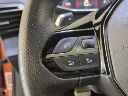 Photo 79 Peugeot 2008  BlueHDi 130 S&S EAT8