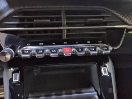 Photo 44 Peugeot 2008  BlueHDi 130 S&S EAT8