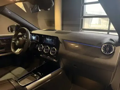 Photo 17 Mercedes GLA  200 d 8G-DCT