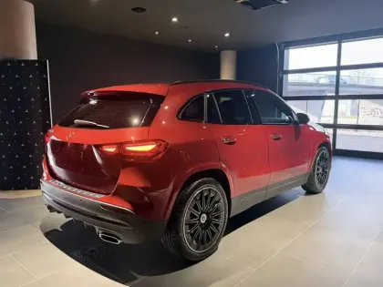 Photo 1 Mercedes GLA  200 d 8G-DCT