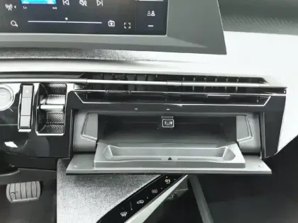 Photo 27 Peugeot 3008  Hybrid 145 e-DCS6