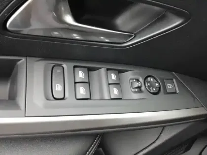 Photo 18 Peugeot 3008  Hybrid 145 e-DCS6