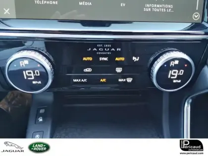 Photo 23 Jaguar E-Pace  P300e ch PHEV AWD BVA