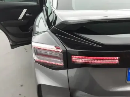 Photo 16 Citroën C4  Hybride 136 e-DCS6