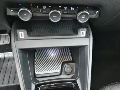 Photo 23 Citroën C4  Hybride 136 e-DCS6