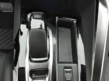 Photo 13 Peugeot 3008  Hybrid 225 e-EAT8