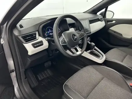 Photo 18 Renault Clio  E-Tech full hybrid 145