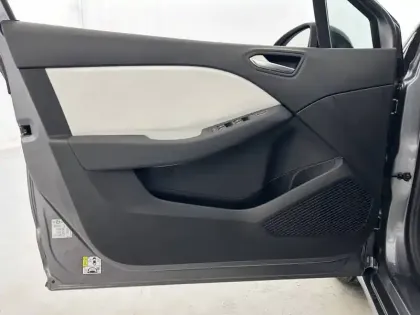 Photo 19 Renault Clio  E-Tech full hybrid 145