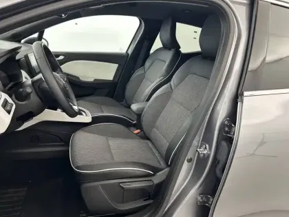 Photo 17 Renault Clio  E-Tech full hybrid 145