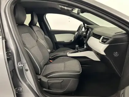 Photo 22 Renault Clio  E-Tech full hybrid 145