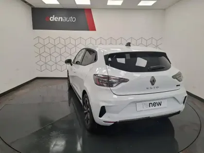 Photo 8 Renault Clio  E-Tech full hybrid 145 ch GSR2