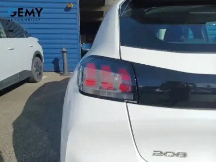 Photo 16 Peugeot 208  PureTech 75 S&S BVM5