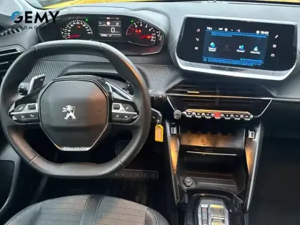 Photo 91 Peugeot 208  PureTech 100 S&S EAT8