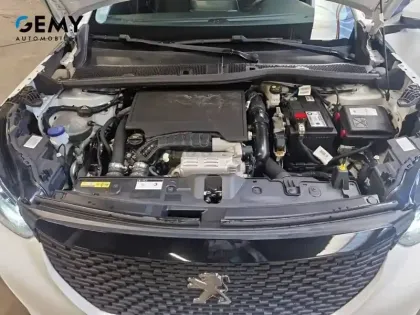 Photo 11 Peugeot 2008  PureTech 130 S&S BVM6