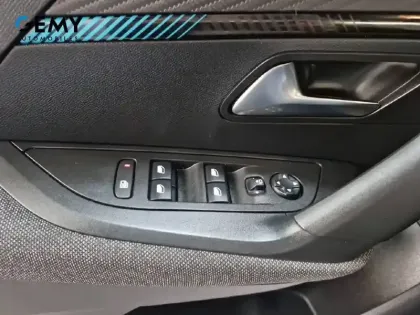 Photo 14 Peugeot 2008  PureTech 130 S&S BVM6