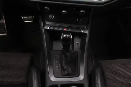 Photo 6 Audi Q3  35 TDI 150 ch S tronic 7