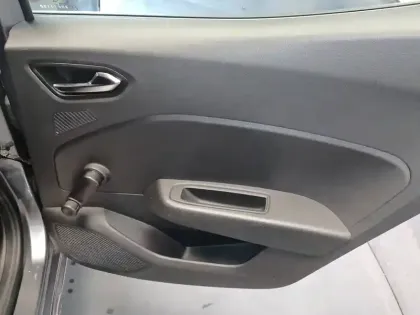 Photo 16 Renault Clio  E-Tech full hybrid 145