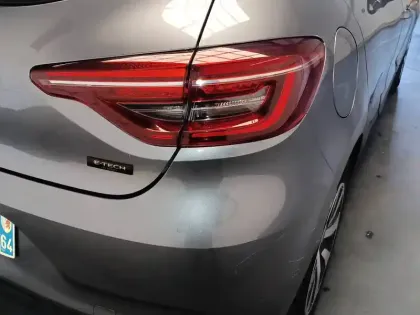 Photo 18 Renault Clio  E-Tech full hybrid 145