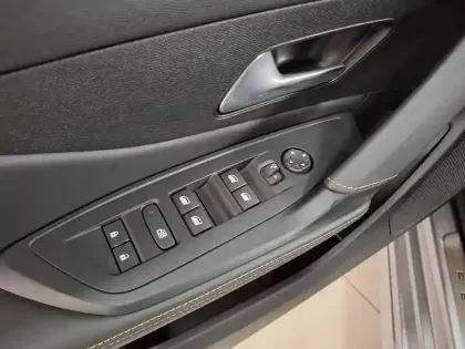 Photo 16 Peugeot 308  SW BlueHDi 130ch S&S EAT8