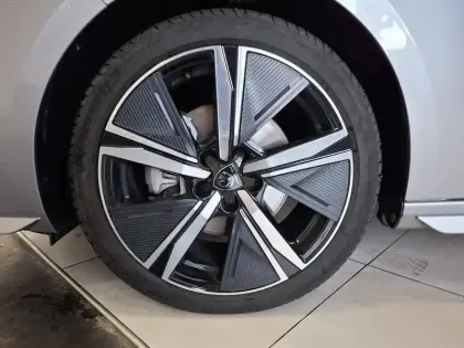 Photo 1 Peugeot 308  SW BlueHDi 130ch S&S EAT8