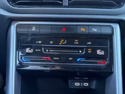 Photo 23 Volkswagen T-roc  1.0 TSI 116 Start/Stop BVM6