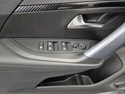 Photo 21 Peugeot 2008  BlueHDi 130 S&S EAT8